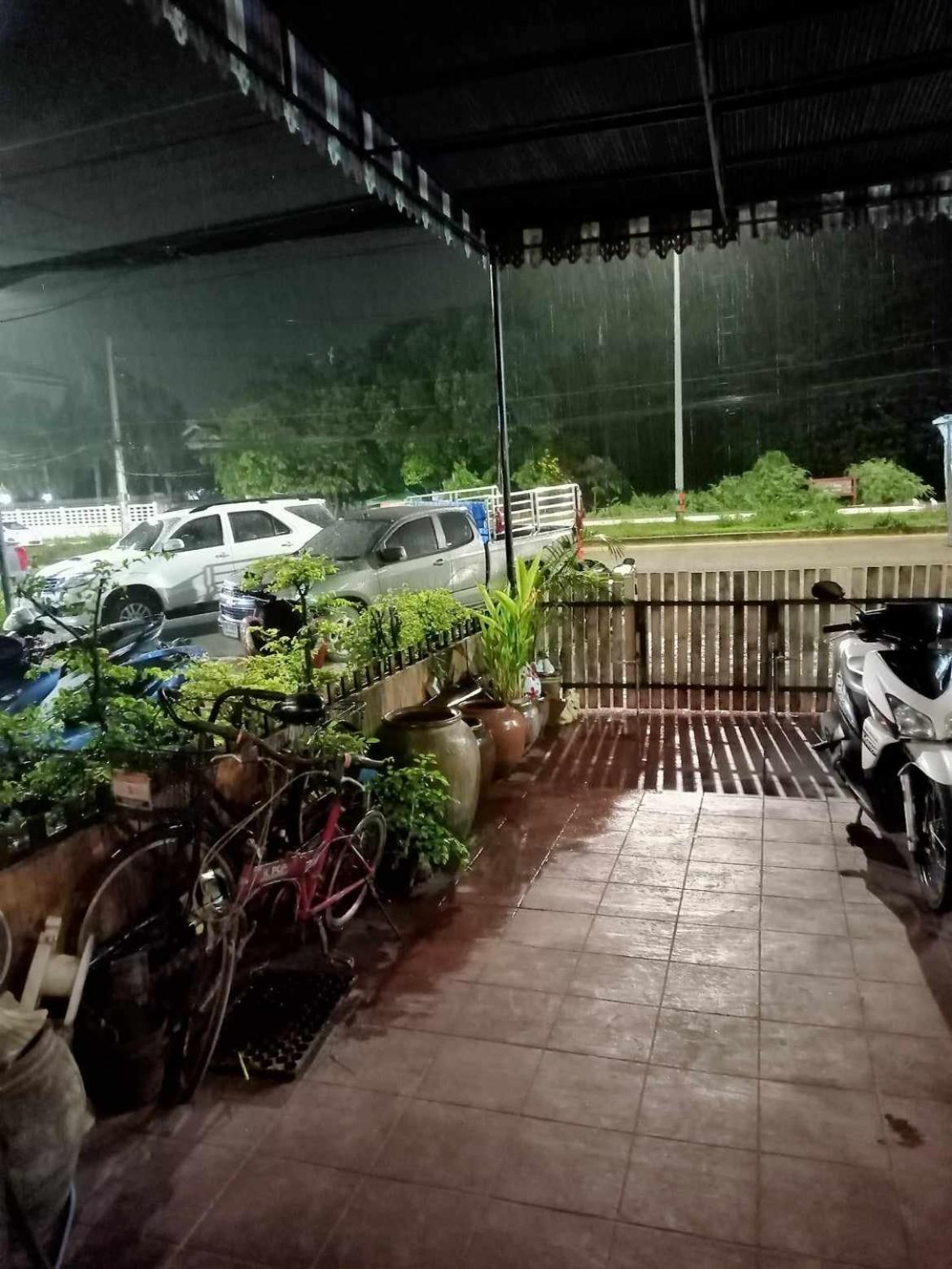 Muster Guesthouse Phra Nakhon Si Ayutthaya Buitenkant foto